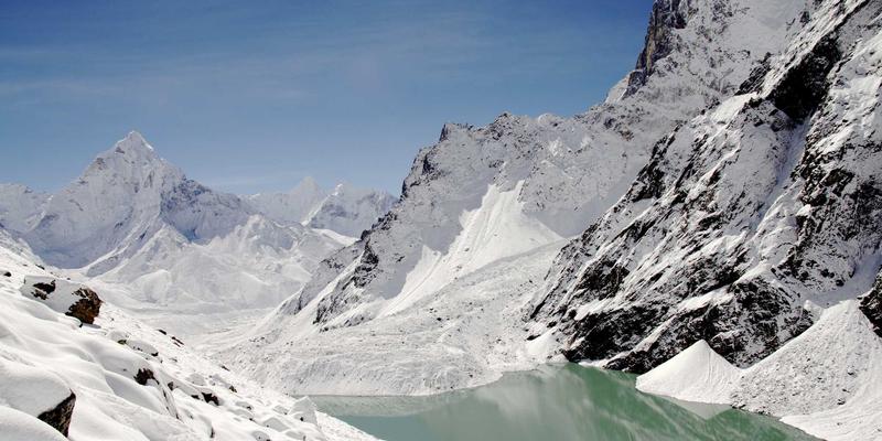 从模糊到原子：电子显微镜技术发展史如何重塑科学认知